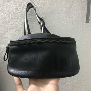 feraud sling bag