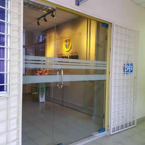 GLASS WALL DINDING KACA l tebal 12mm kalis pecah