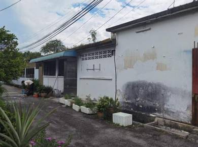 A single storey semi-d for commericial use