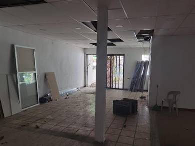 A single storey semi-d for commericial use