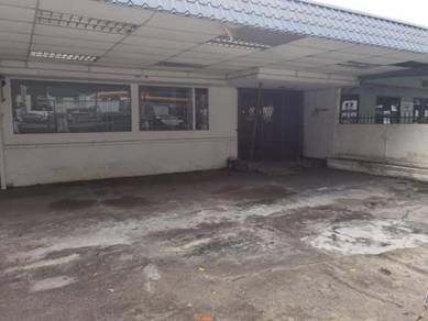 A single storey semi-d for commericial use
