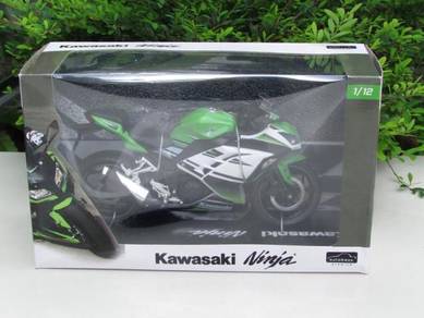 Automaxx 1-12 Kawasaki Ninja 250 Green Motorcycle