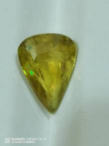 Permata sphene air mata 3.47 carat