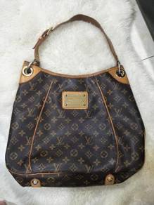 Shop Louis Vuitton Shoulder Bags by MUTIARA