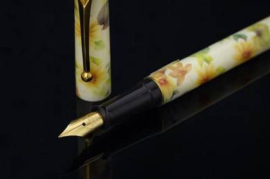 Antique fountain pen, rose body iridium nib iiie