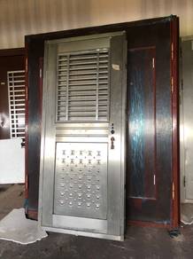 "Bargain Corner Promotion!! SINGLE DOOR