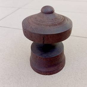 Raplika gasing kayu