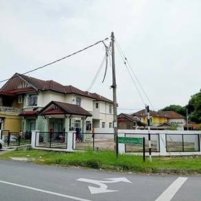 Rumah corner lot luas di bandar puncak alam