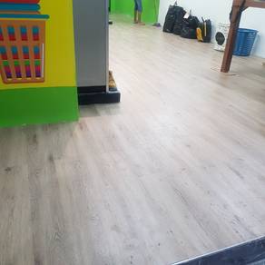 LANTAI VINYL FLOORING l pasang lantai vinyl