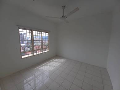 Merdeka villa near public transport LRT and bus
