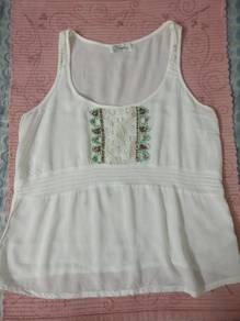 HardlyWornSweetWhitePrettyLaceBeadsDesign#Kitschen