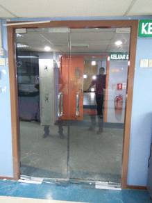 INSTALL PINTU KACA l kalis pecah pintu glass door