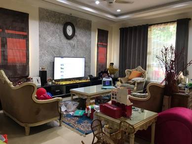3 storey Luxury Bungalow Move in Condition Seri Kembangan