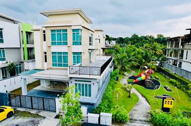 Rumah Untuk Dijual 3 Storey Semi-D Taman Ramal Villa Bandar Baru Bangi