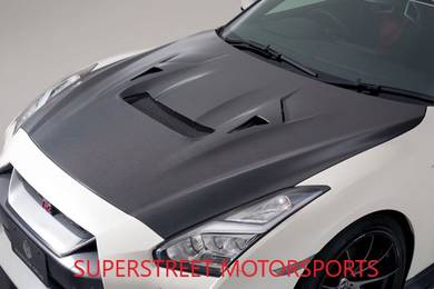 Nissan GTR R35 Varis carbon bonnet