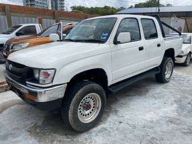 Toyota HILUX 3.0 DUAL CAB (M)