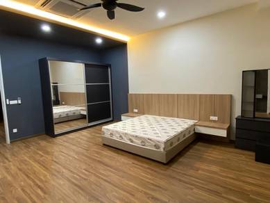 Freehold Gated Guarded Renovated Double Storey 8 Residence Padang Temu