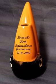Rare Holiday Inn Toucan Bud Souvenir Vase