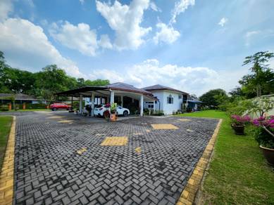 Bungalow with huge land superb landscape kubu gajah sg buloh wth pool