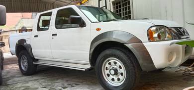 Nissan FRONTIER 2.5 4x4 (M)