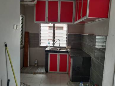 [ Renovated Unit with Lift ] Putra Ria Apartment , Seri Kembangan