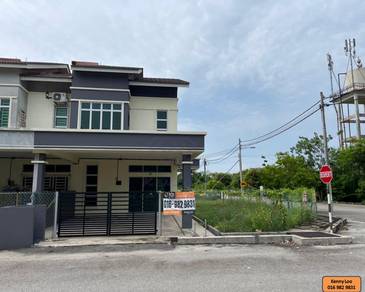 Large cornerlot 2 story house