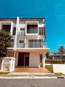 3 Storey {Endlot Corner} Lake Club Parkhome. Rawang Perdana Greenpark