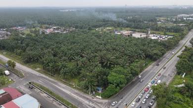 Jenjarom batu 15, Banting, Main road frontage, Corner Freehold Land