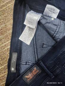size 28 levis 513 slim straight - Clothes for sale in City Centre, Kuala  Lumpur
