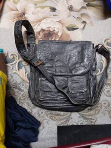 Sling bag leather