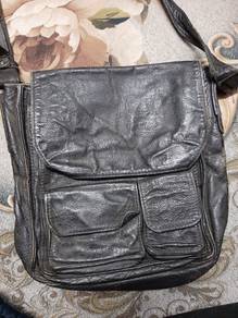 Sling bag leather