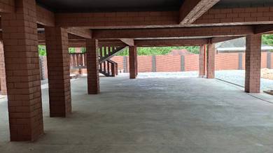 Banglo Tinggi, Dekat Sekolah Zainab, Kota Bharu, Kelantan.