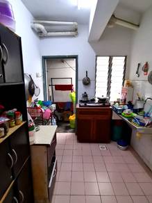 Pinggiran Putra Shop Apartment, Equine Park