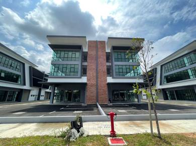 Semi-D factory brand new 3 storey klang with lift rent