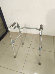 Aluminum walker 2.1 kg ada tempat duduk kain Juru