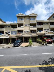 Duplex townhouse sri mahligai sksyen 9 shah alam facing pool renovated