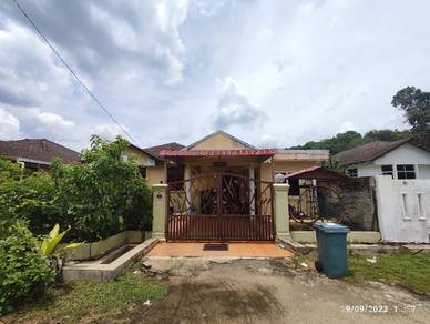 BANK LELONG Banglo di Jalan Bukit Gelugor, Kampung Batu Hitam, KUANTAN