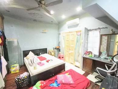 Renovated 2 storey terrace house taman setiawangsa freehold near shop