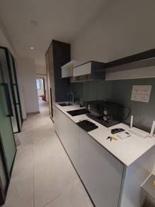 Balcony Studio Fully furnished wifi parking near mrt kd airport subang