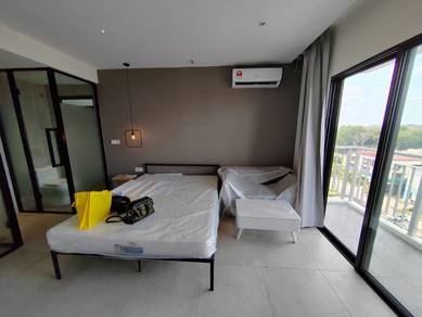 Balcony Studio Fully furnished wifi parking near mrt kd airport subang