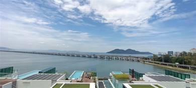 High floor, with private lift & with nice sea view & Pg Bridge view!