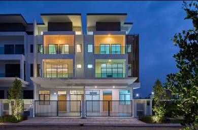 (Cashback180k) Ready unit 3sty gated & guad superlink at Puchong