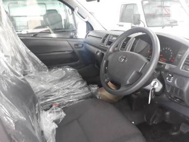 Toyota HIACE 3.0 (M) Window Van Best Offer