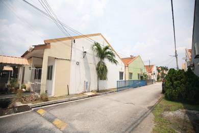 1 Sty Cluster Link House, Alam Idaman, Taman Tasik Puchong, Selangor