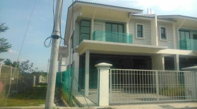 End Lot Extra Land Double Storey Terrace Taman Botania Saujana Rawang