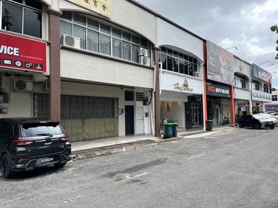 1.5 Storey Light Industry Shoplot For Sale