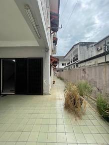 FREEHOLD Corner 1.5 Storey GF TownHouse Ujong Pasir Straits Court
