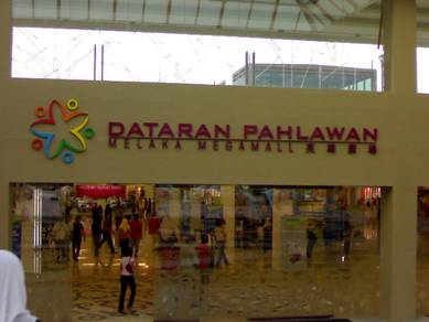 Dataran Pahlawan Shopping Shoplot @ Ground Floor- 118 sqft With Tenant