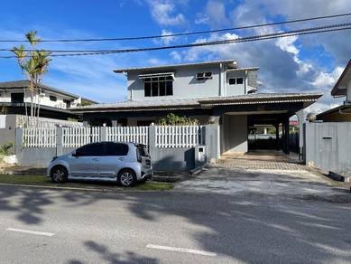 Jln Seladah between Kempas and Jln Song double storey detached house.