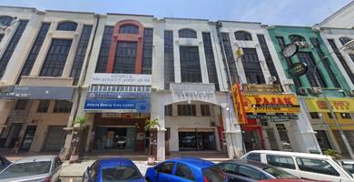 Kuchai lama 4.5 story shop with lift face main road near Alliance bank